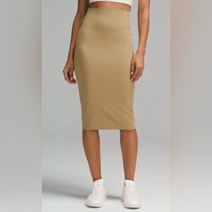 Lululemon Nulu Slim-Fit High-Rise Skirt in Filbert Tan